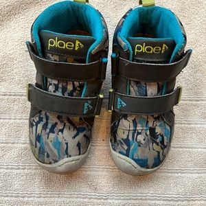 PLAE Max blue sneakers, size 9